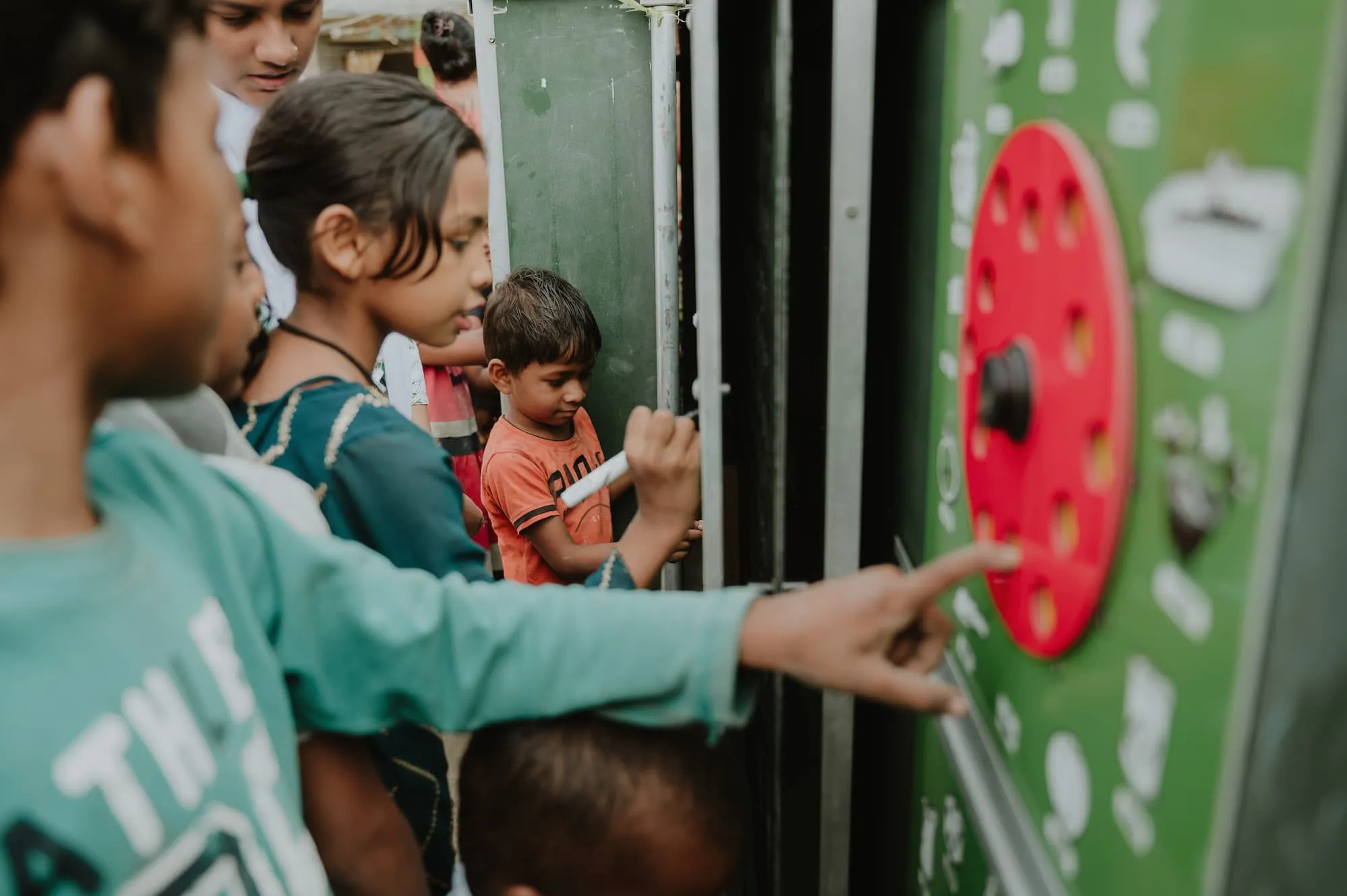 Tomorrowland Foundation Mobile School - Teaching kids & youngsters